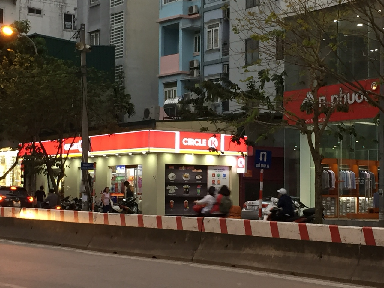 Đơn vị làm biển quảng cáo cho các siêu thị khu vực Trung Hòa Nhân Chính 