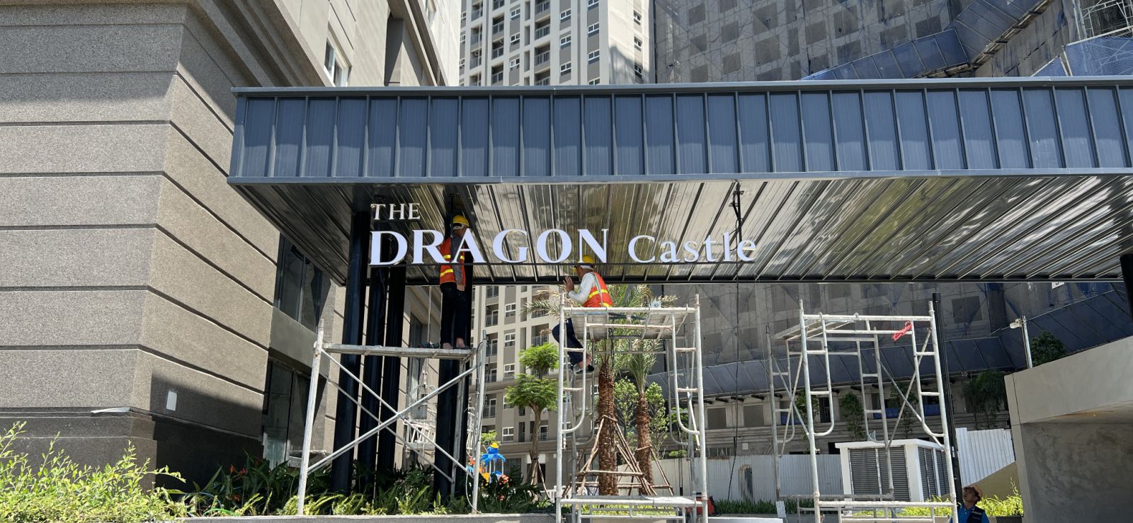 Biển tên dự án