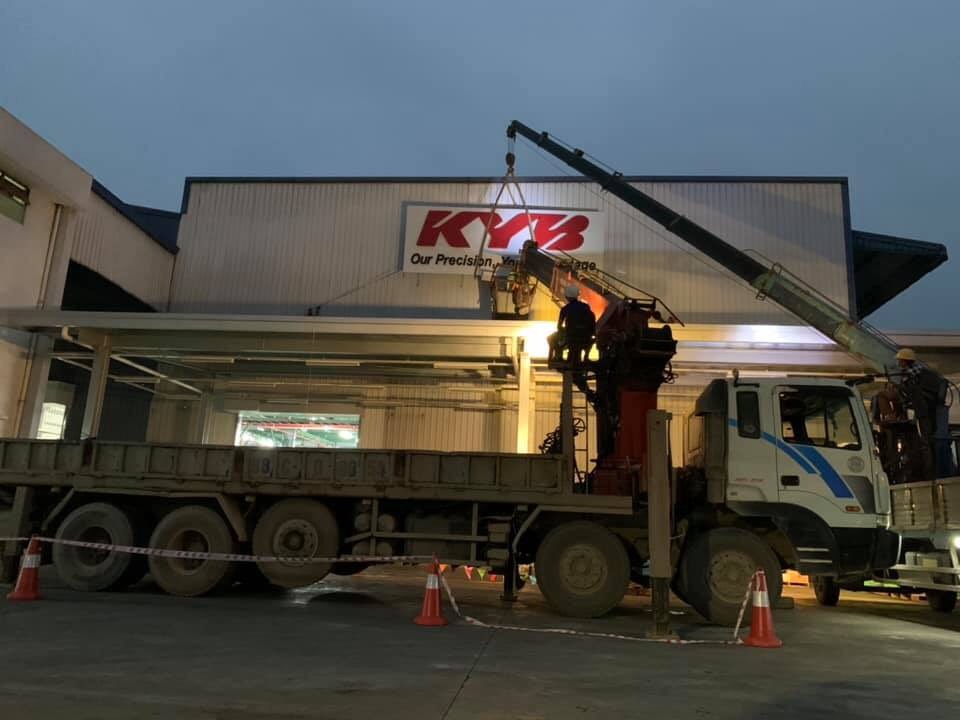 biển hiệu quảng cáo tòa nhà tại kyb